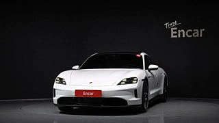 PORSCHE TAYCAN  2024