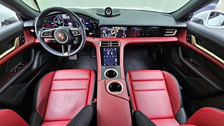 PORSCHE TAYCAN   2024