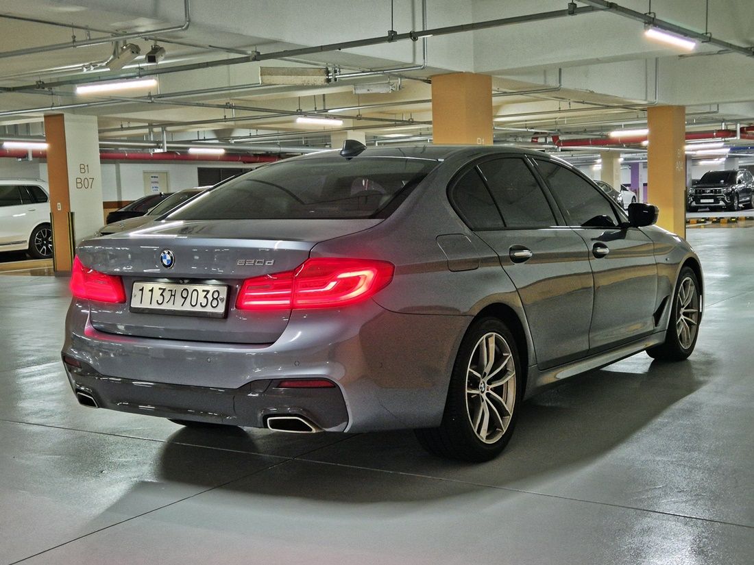 BMW 5-SERIES G30 2017