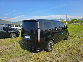 HYUNDAI STARIA 2025