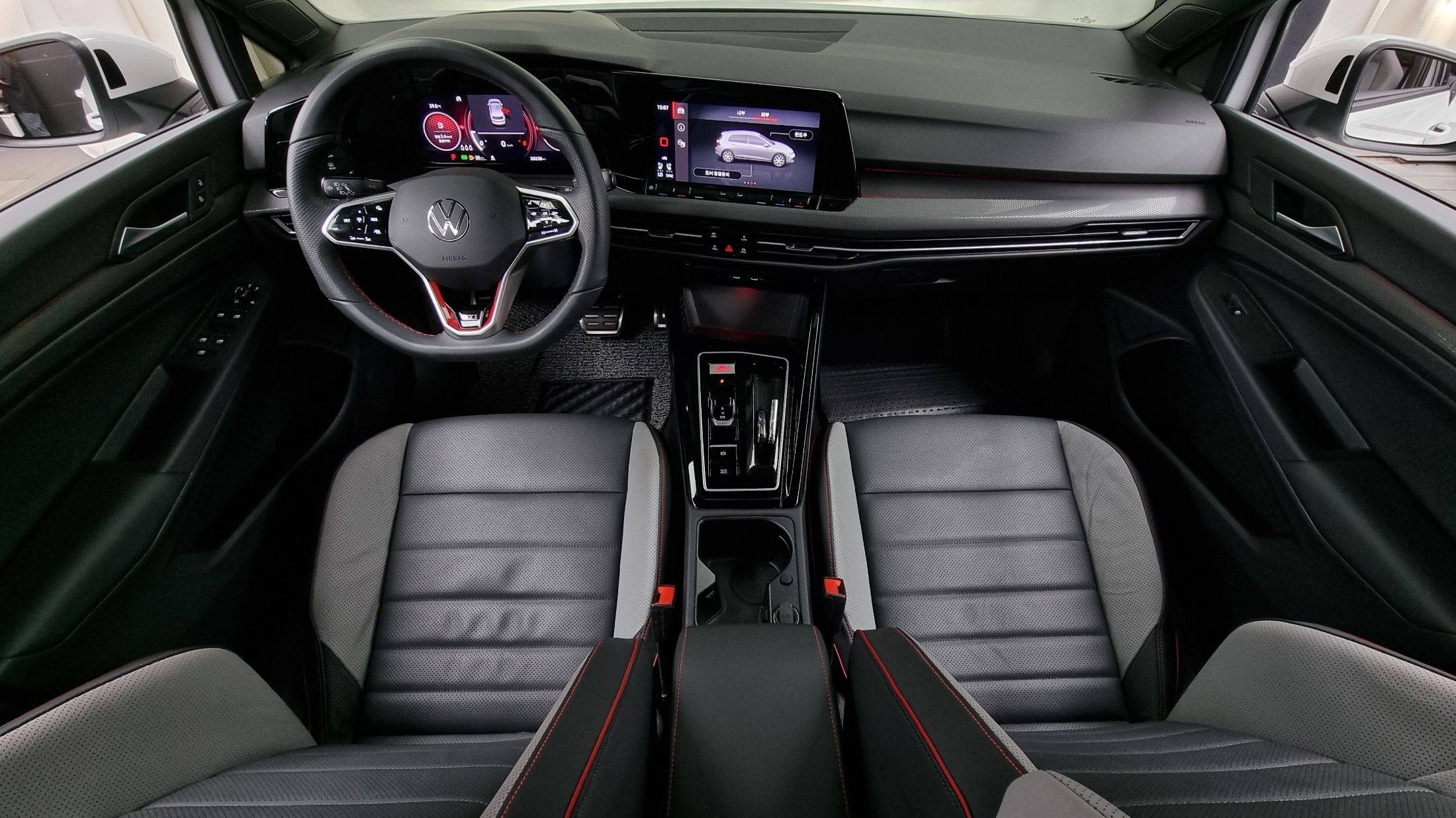 VOLKSWAGEN GOLF 2024