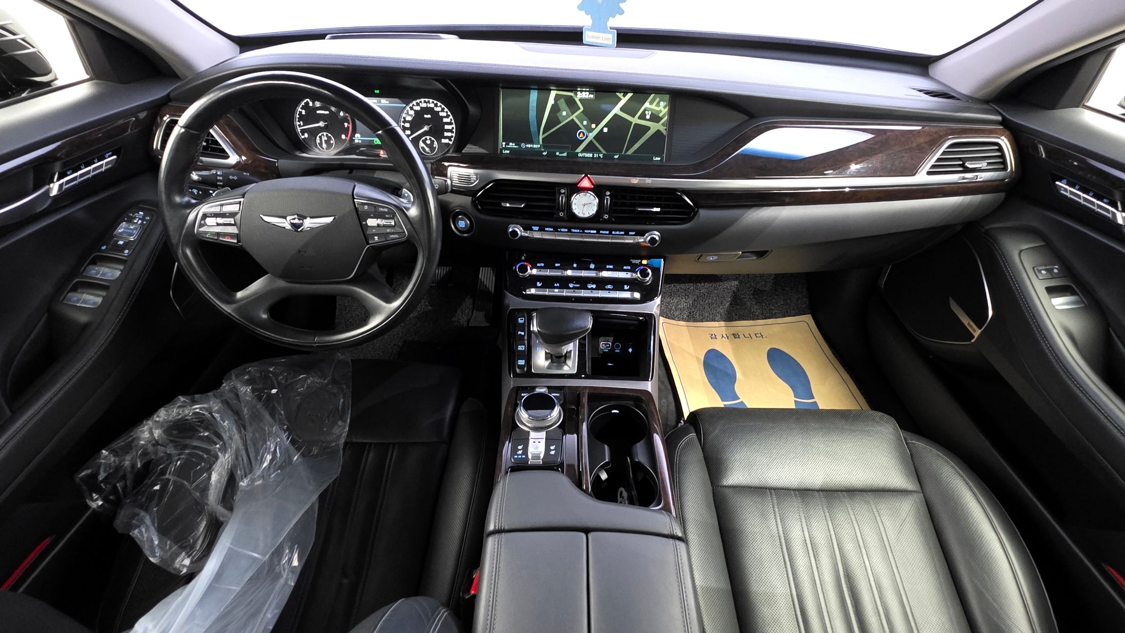 GENESIS EQ900 2016