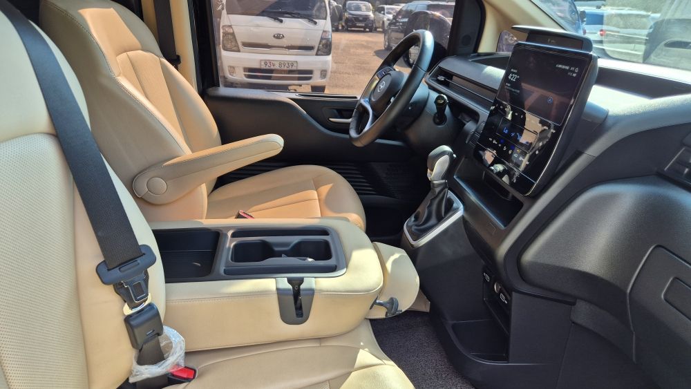 HYUNDAI STARIA 2023
