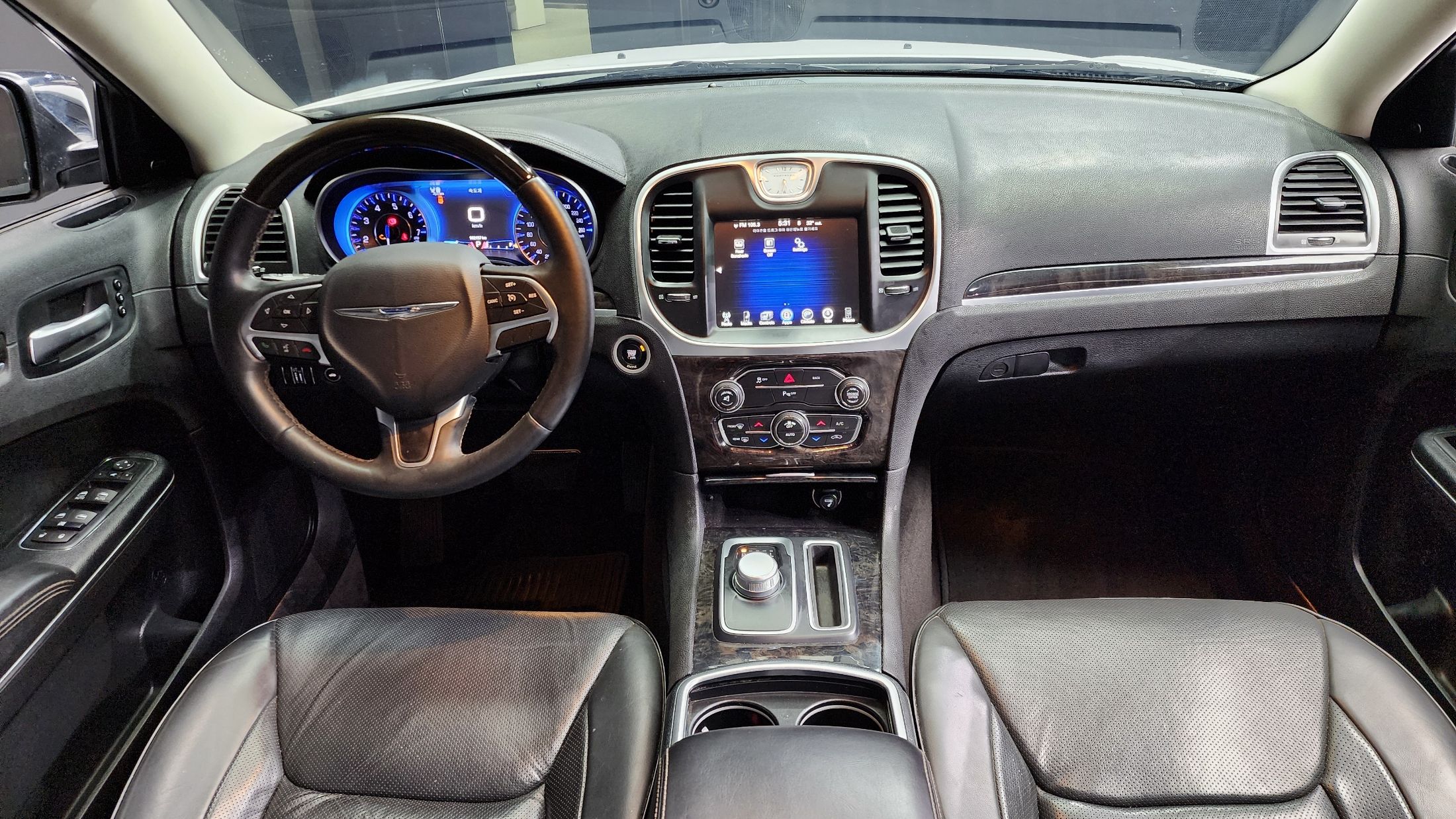 CHRYSLER 300C 2016