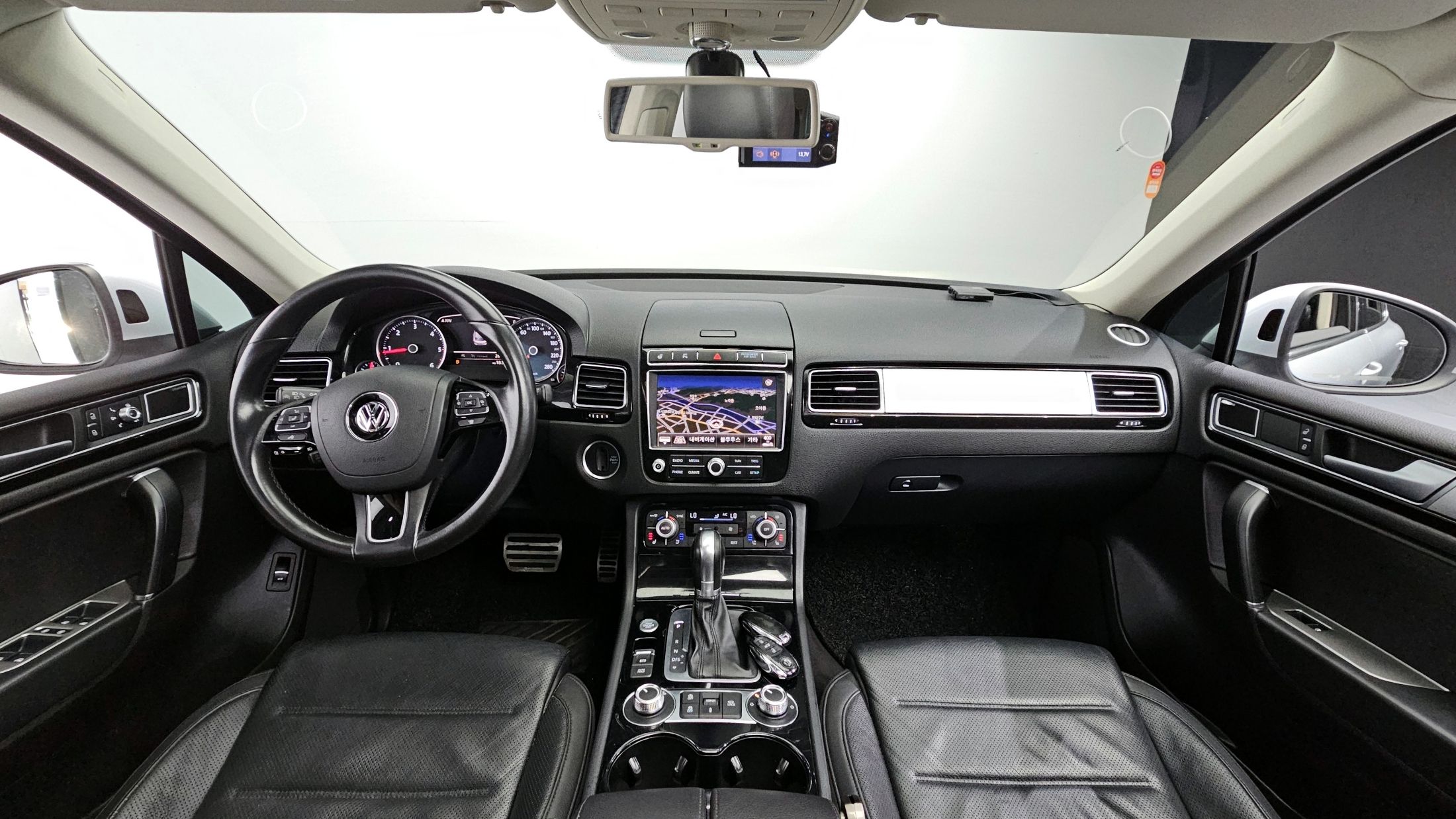 VOLKSWAGEN TOUAREG 2016