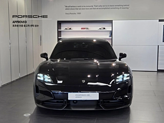 PORSCHE TAYCAN  2024