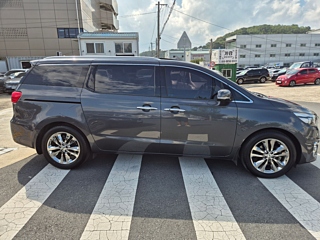 KIA CARNIVAL 2016