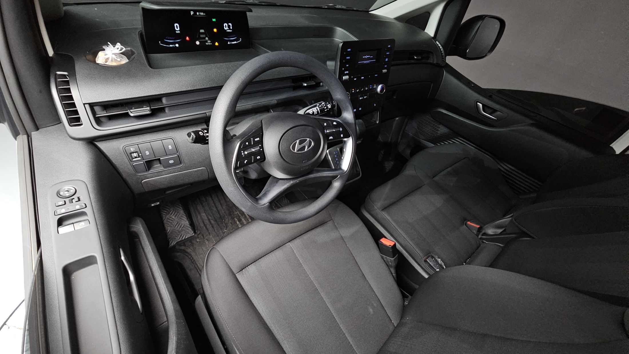 HYUNDAI STARIA 2024