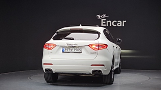 MASERATI LEVANTE 2020