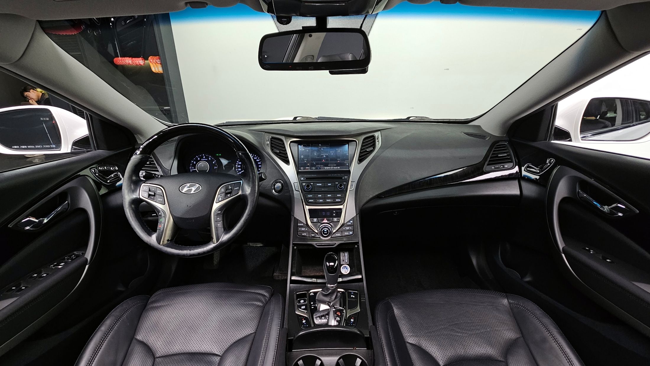 HYUNDAI GRANDEUR HG 2014