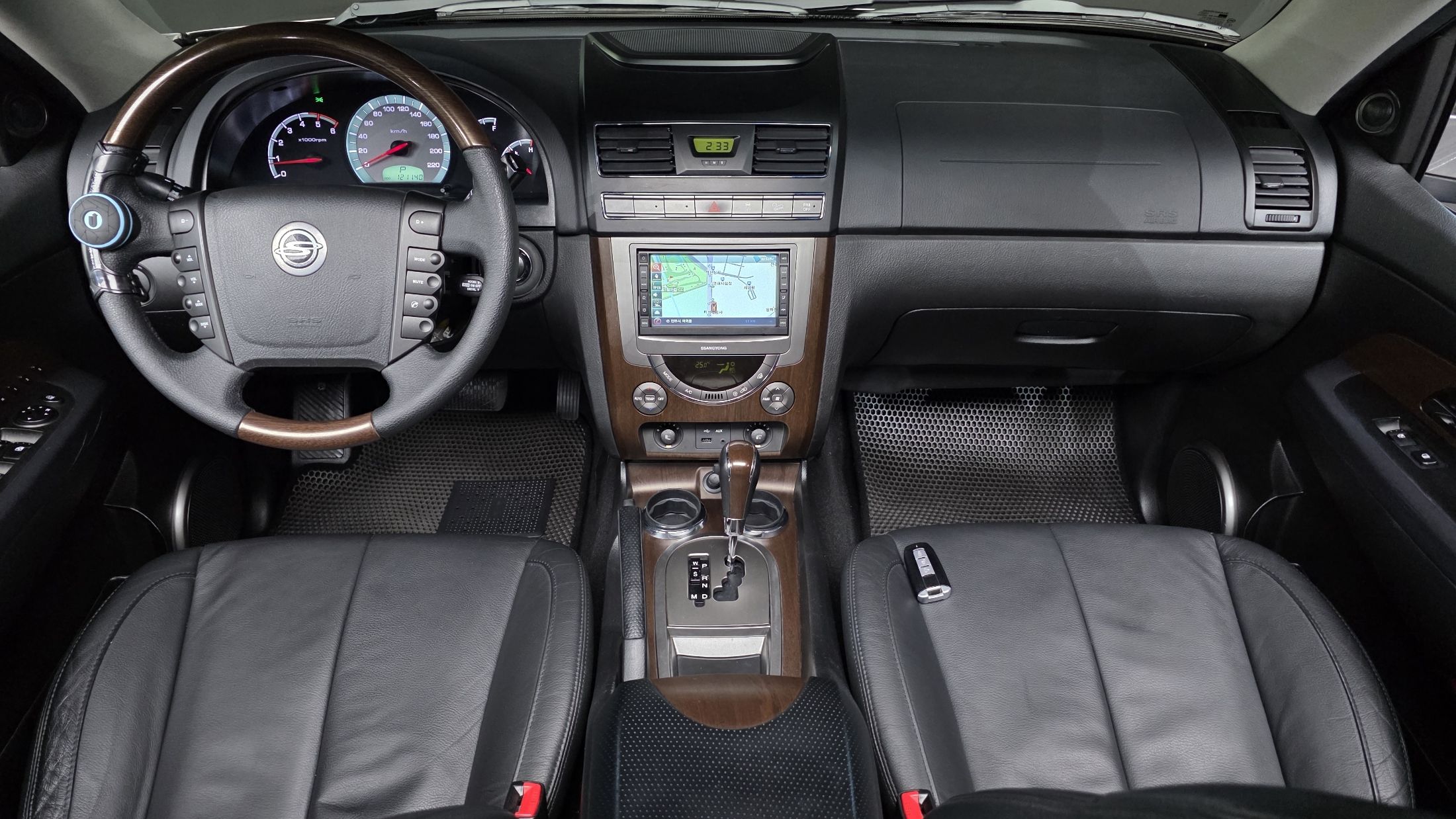 SSANGYONG REXTON W 2012
