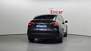 TESLA MODEL Y 2025