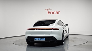 PORSCHE TAYCAN 2021
