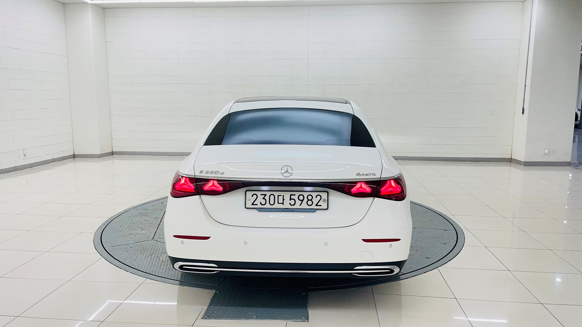 MERCEDES BENZ E-CLASS W214 2024