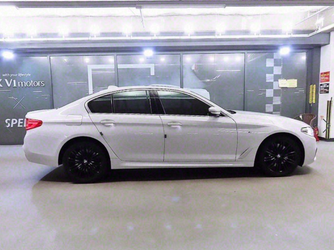 BMW 5-SERIES G30 2020