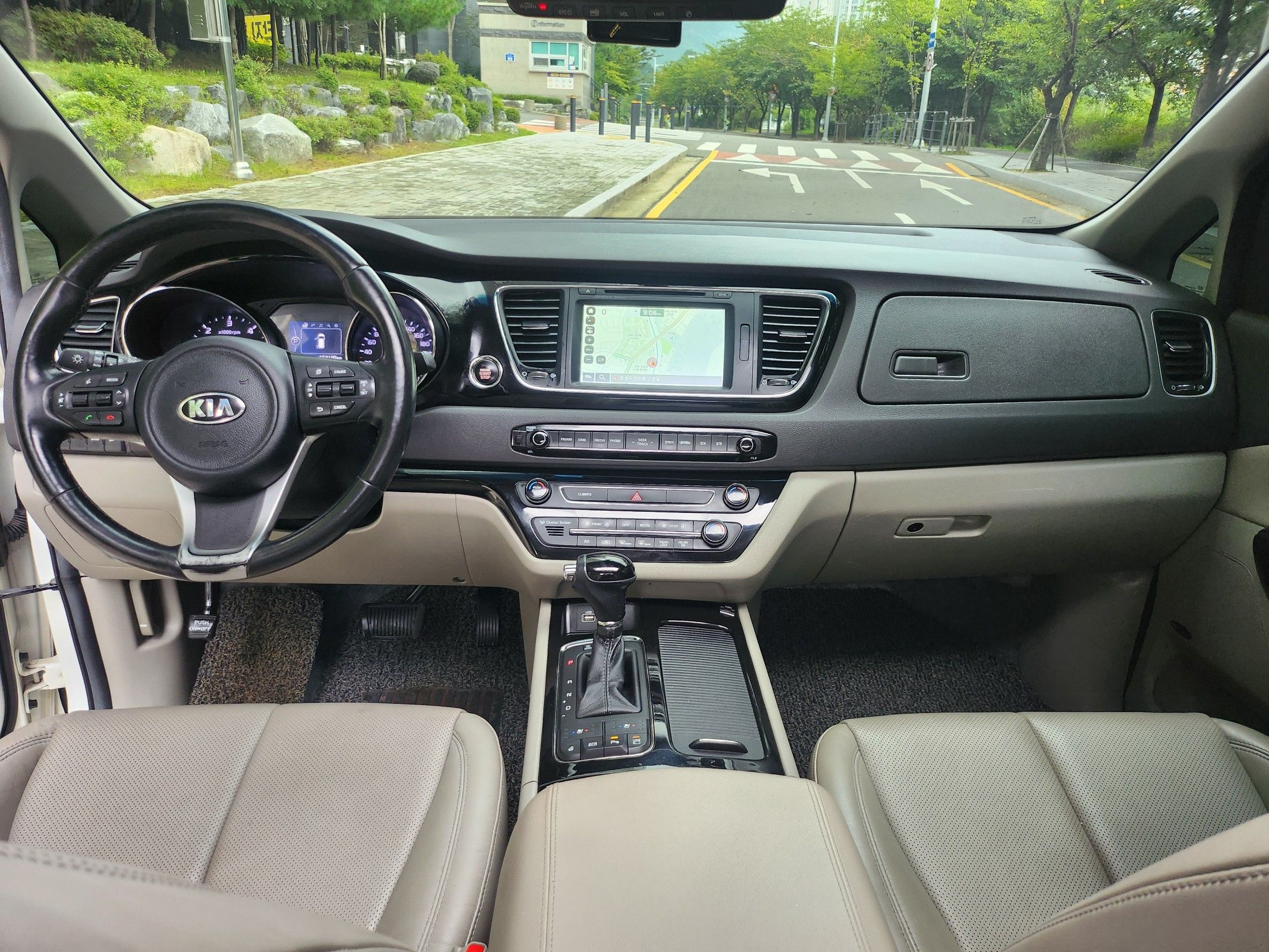 KIA CARNIVAL 2015