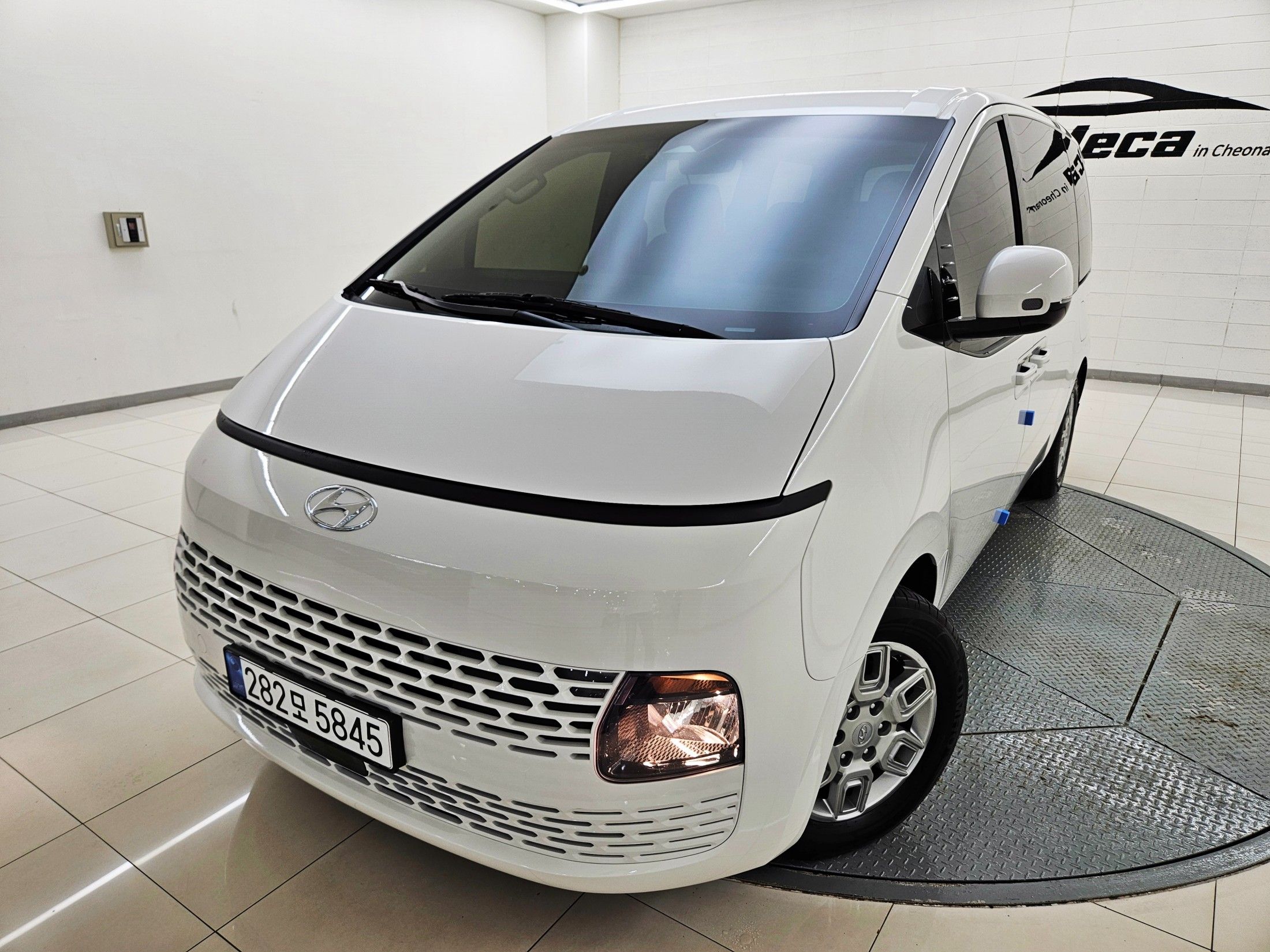 HYUNDAI STARIA 2023