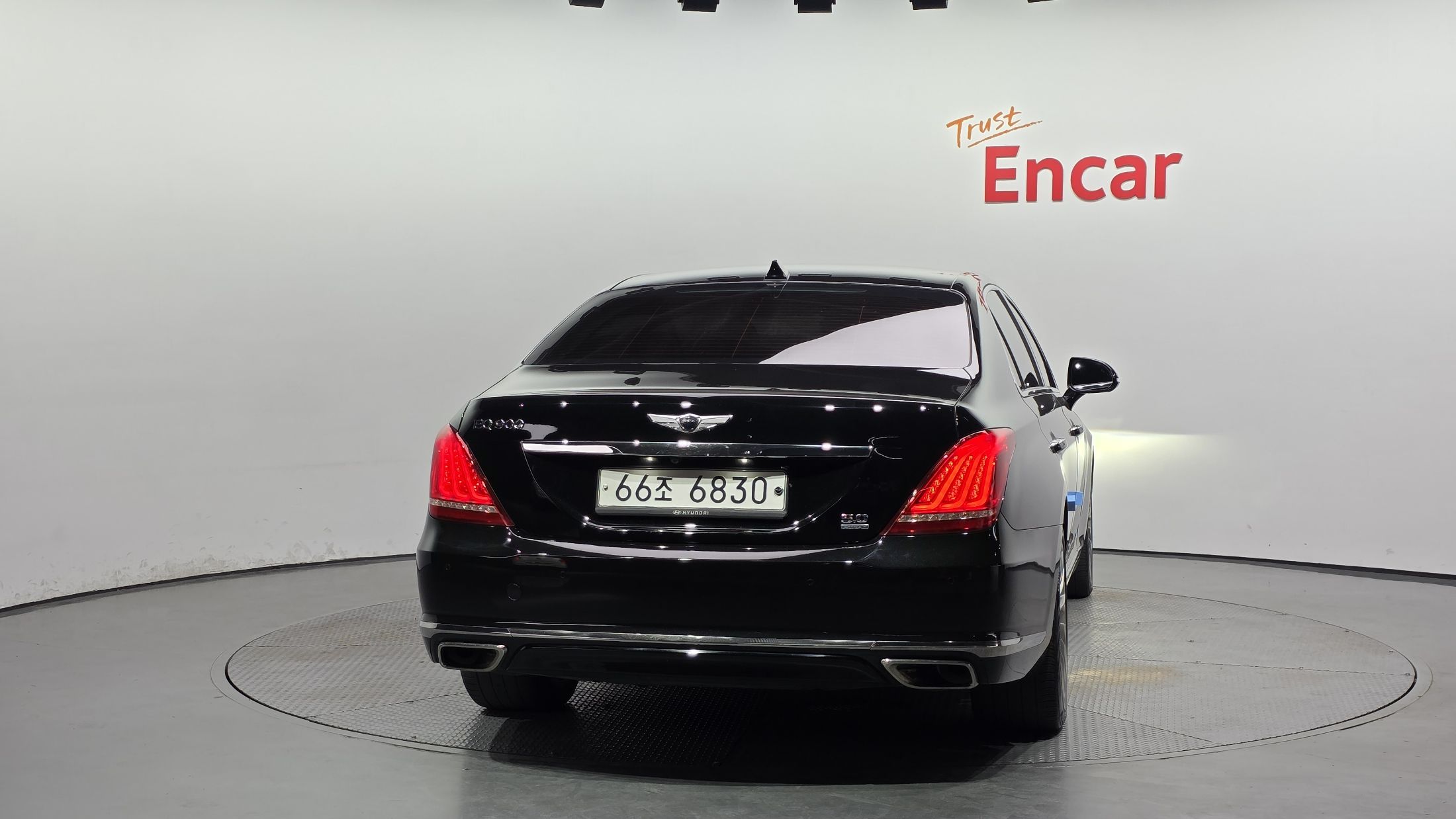GENESIS EQ900 2016