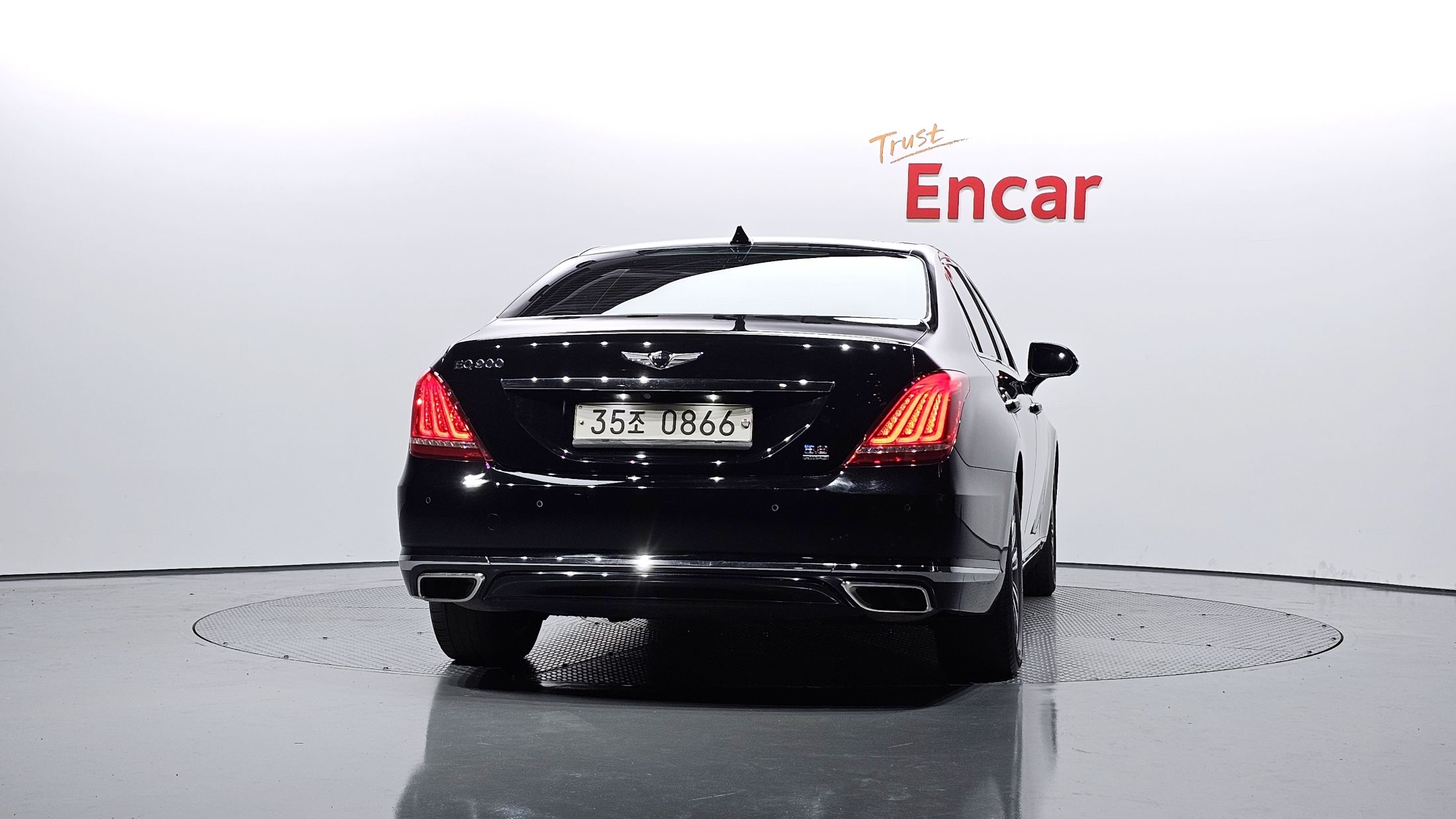 GENESIS EQ900 2016