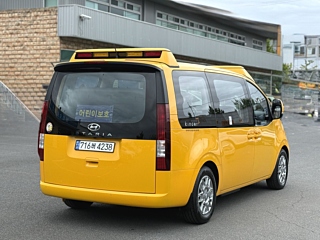 HYUNDAI STARIA 2023