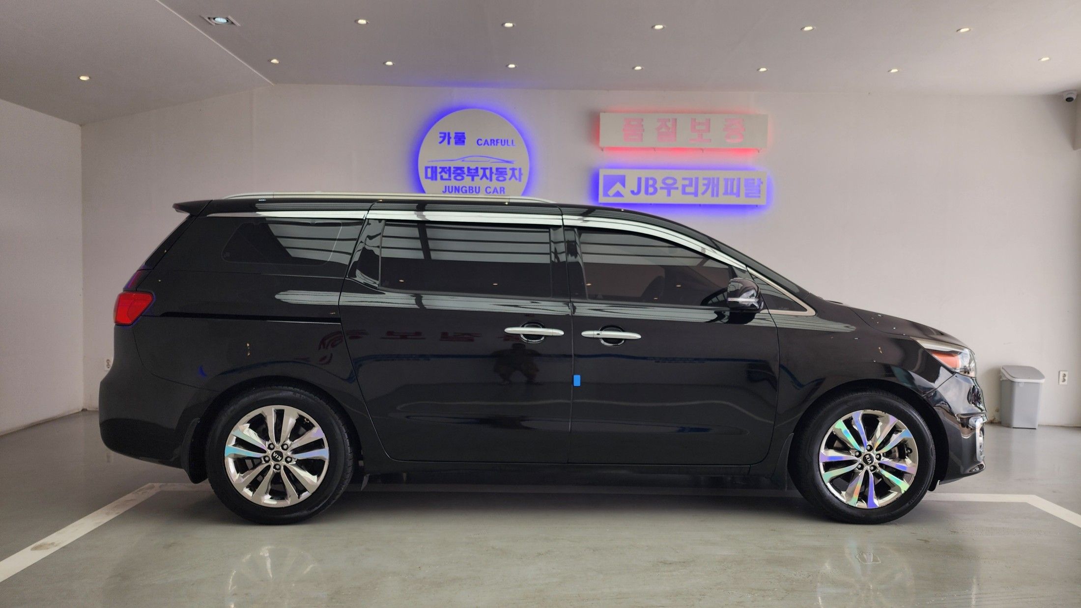 KIA CARNIVAL 2015