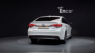 HYUNDAI LF SONATA HYBRID 2017