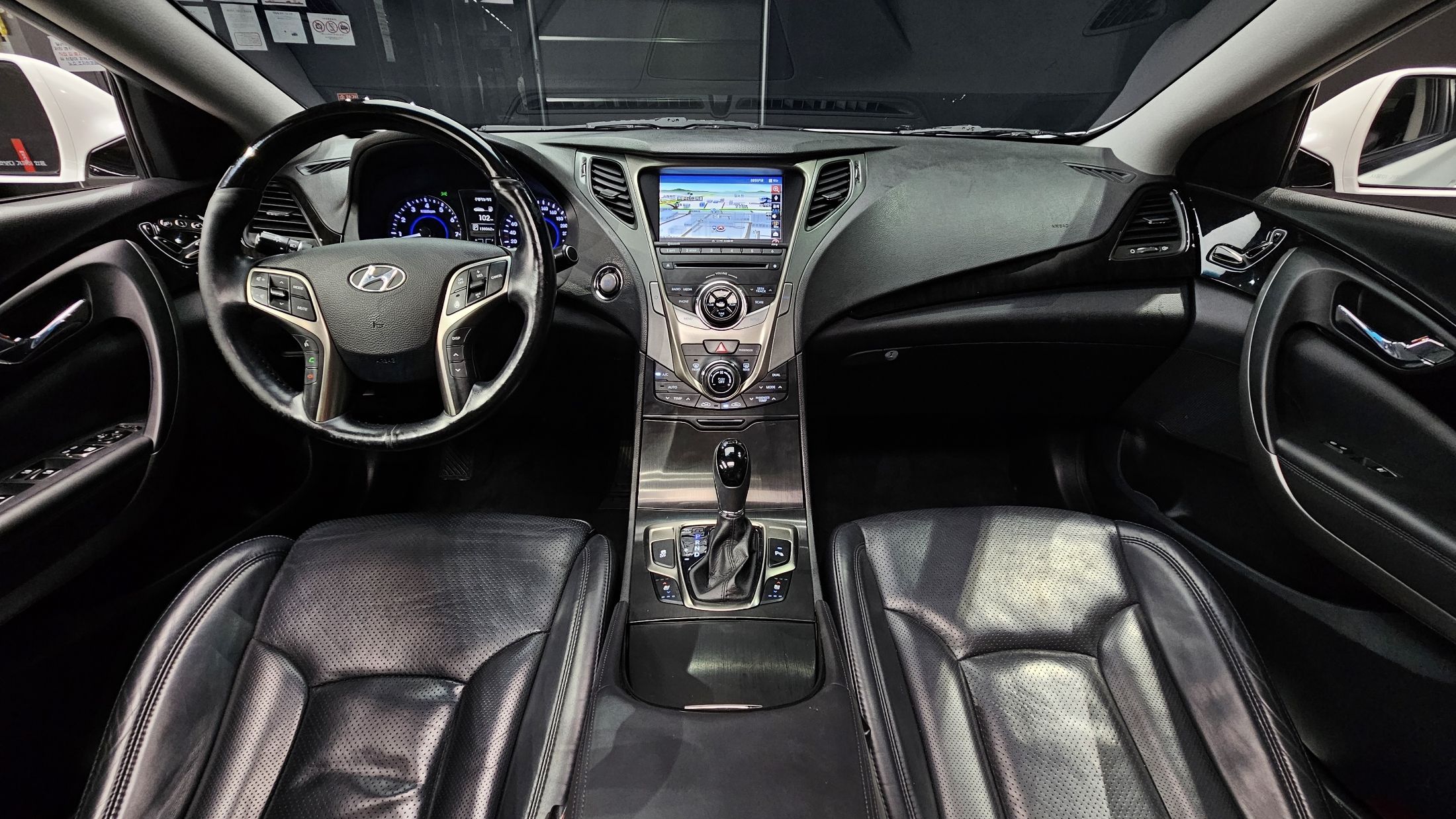 HYUNDAI GRANDEUR HG 2014