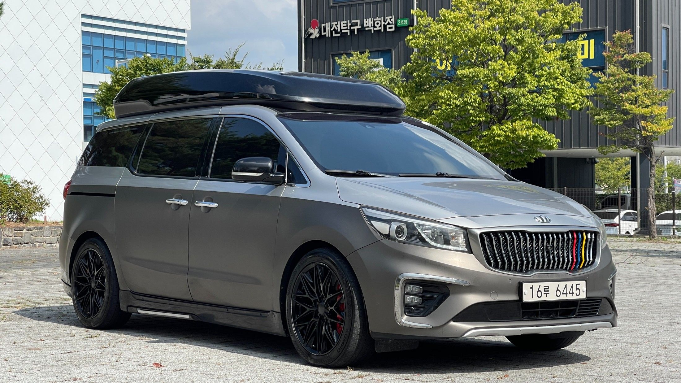 KIA CARNIVAL 2017