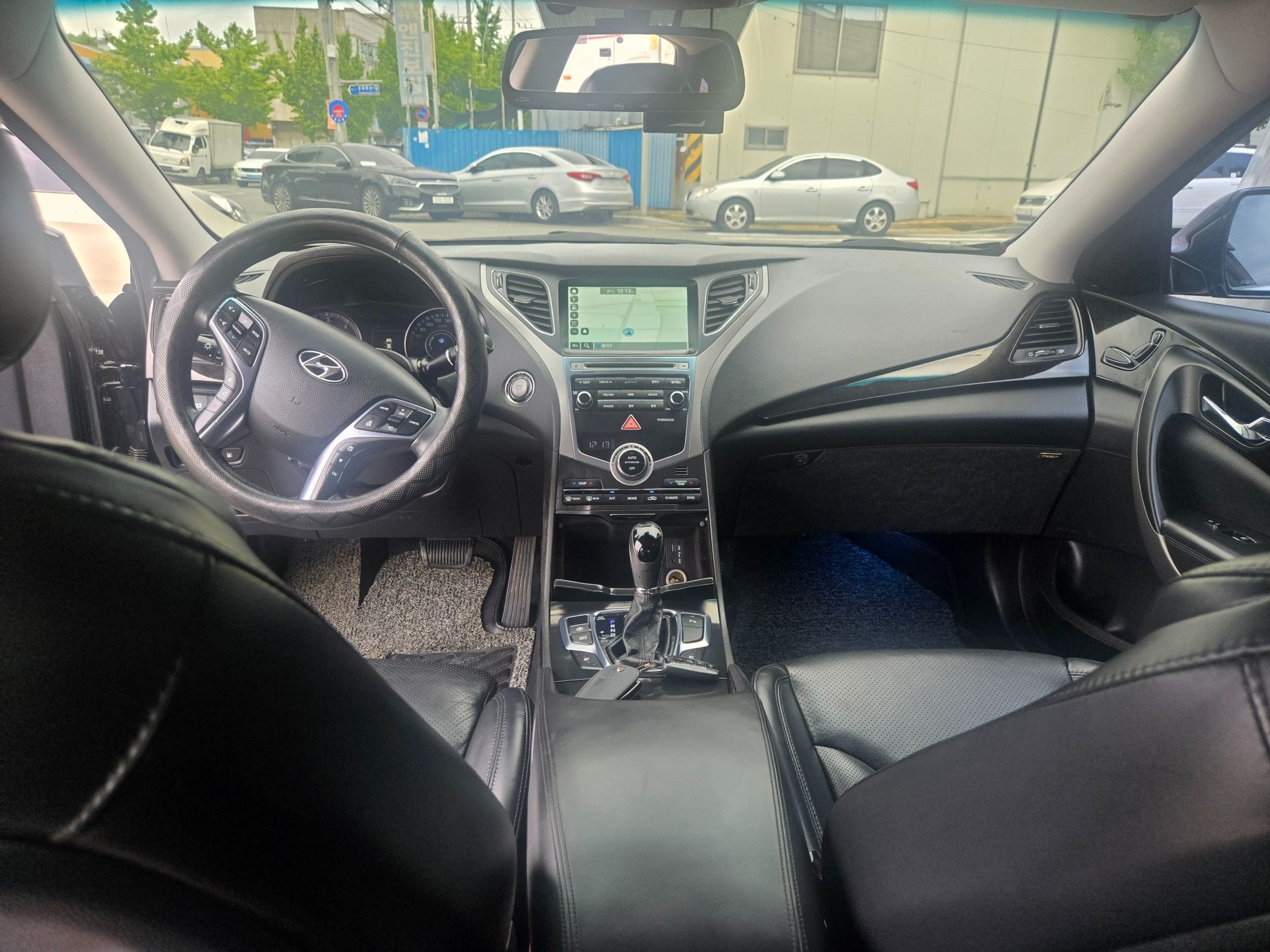 HYUNDAI GRANDEUR HG 2015