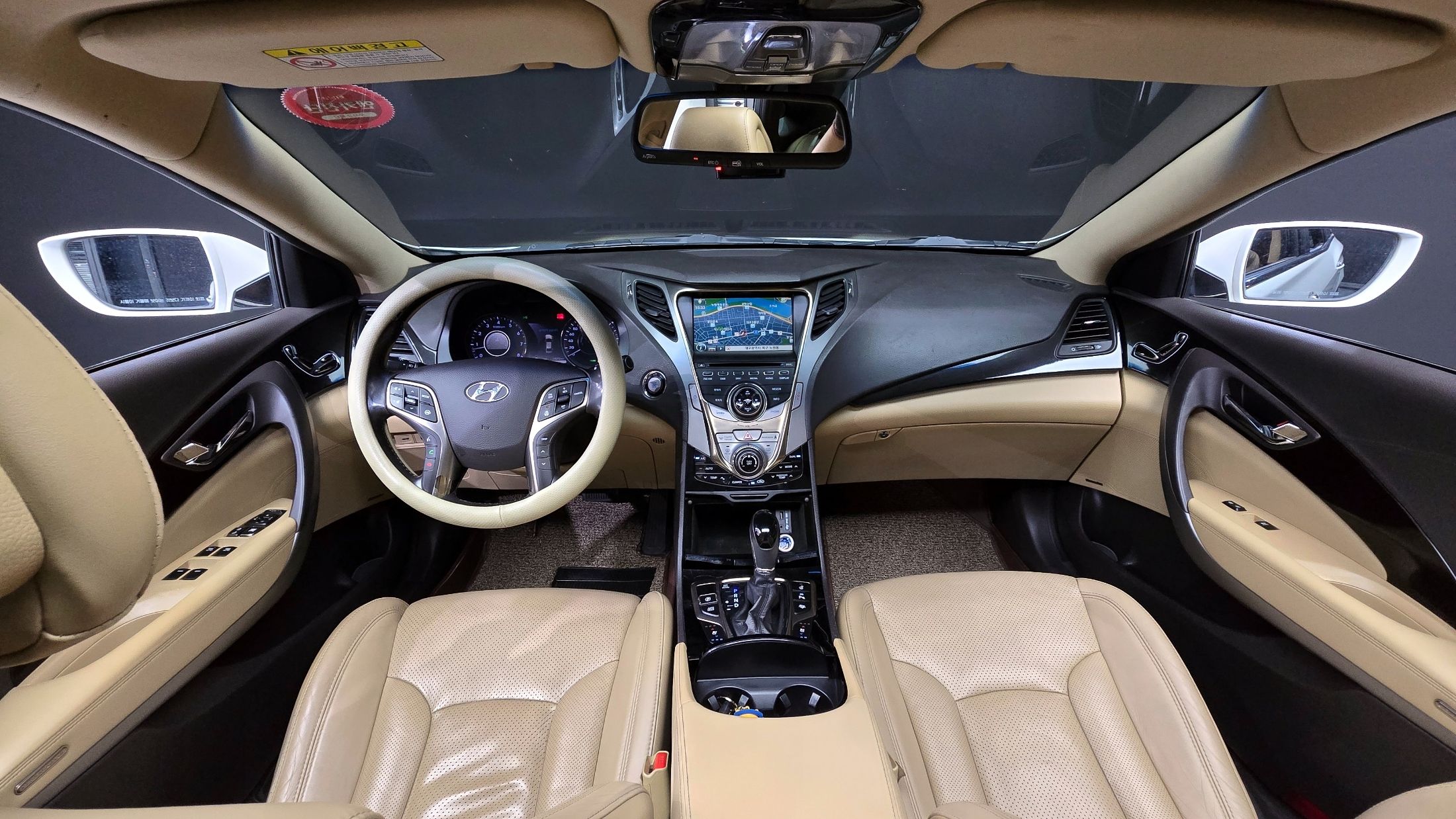 HYUNDAI GRANDEUR HG 2012