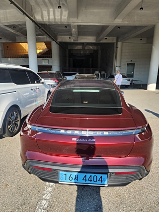PORSCHE TAYCAN 2021