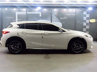 Заказать INFINITI Q30