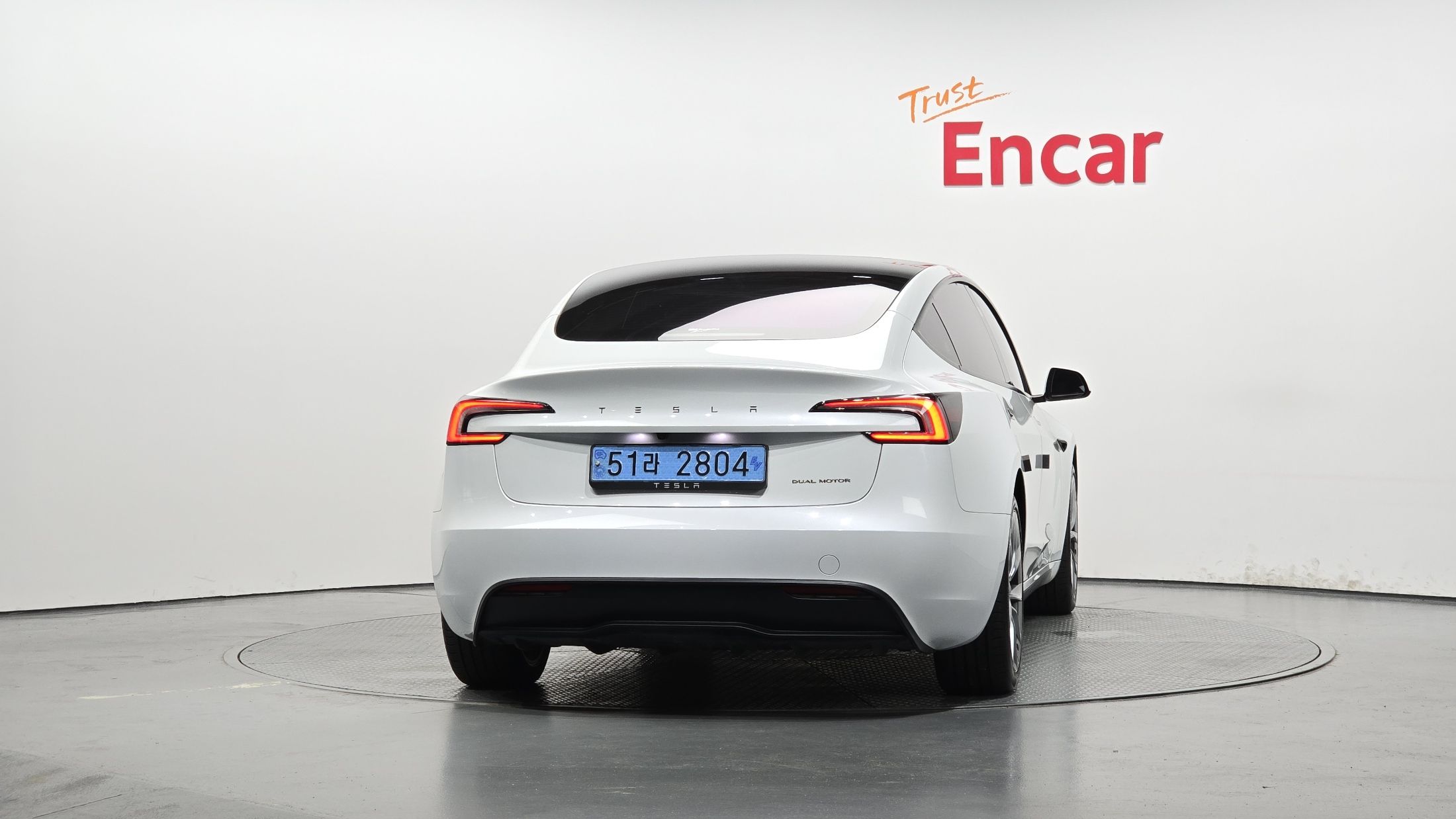 TESLA MODEL 3 2024