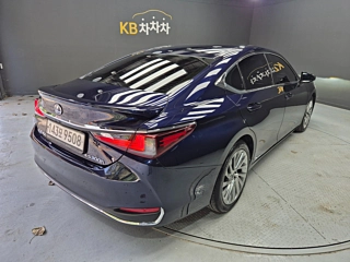 LEXUS ES300H 2020