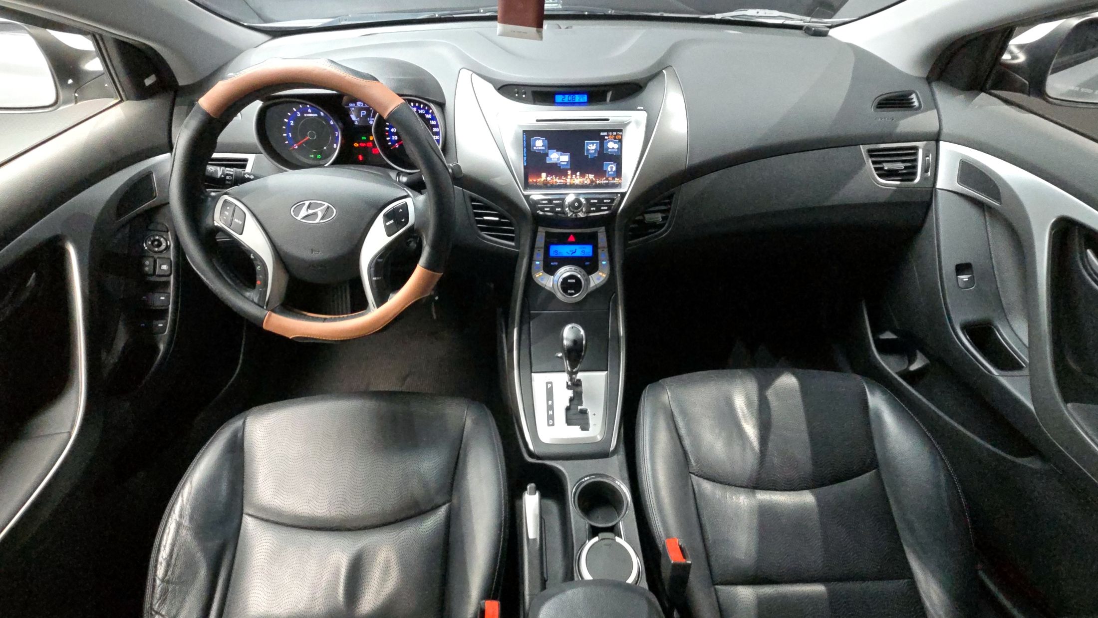 HYUNDAI AVANTE MD 2011