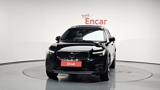 VOLVO XC40 2023