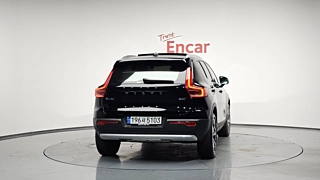 VOLVO XC40 2023