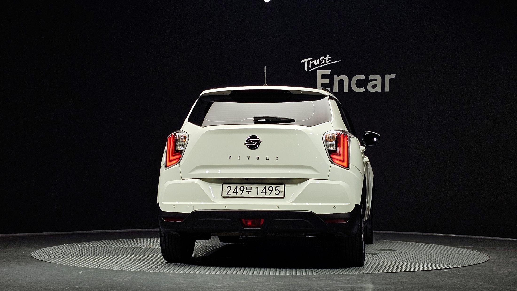 SSANGYONG TIVOLI VERY NEW 2021