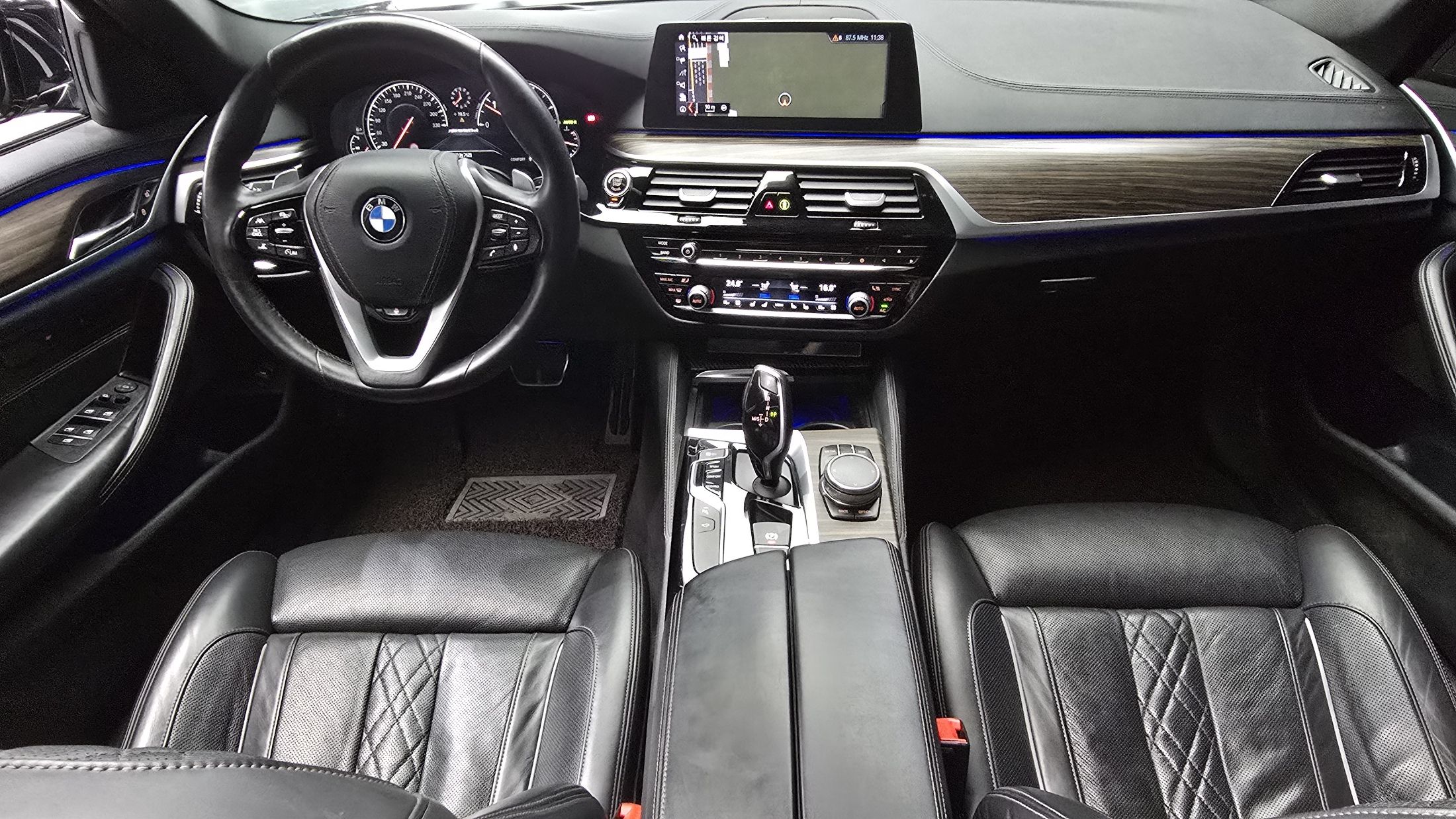 BMW 5-SERIES G30 2017
