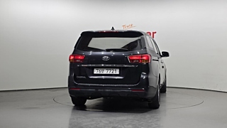 KIA CARNIVAL 2018