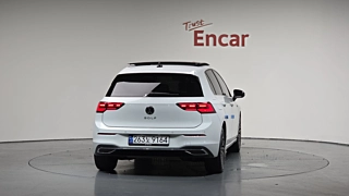 VOLKSWAGEN GOLF 2023