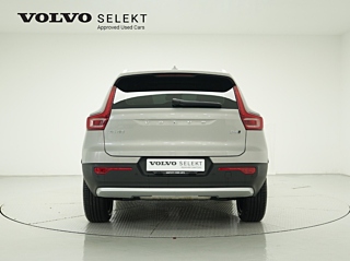 VOLVO XC40 2024