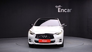 INFINITI Q30 2017