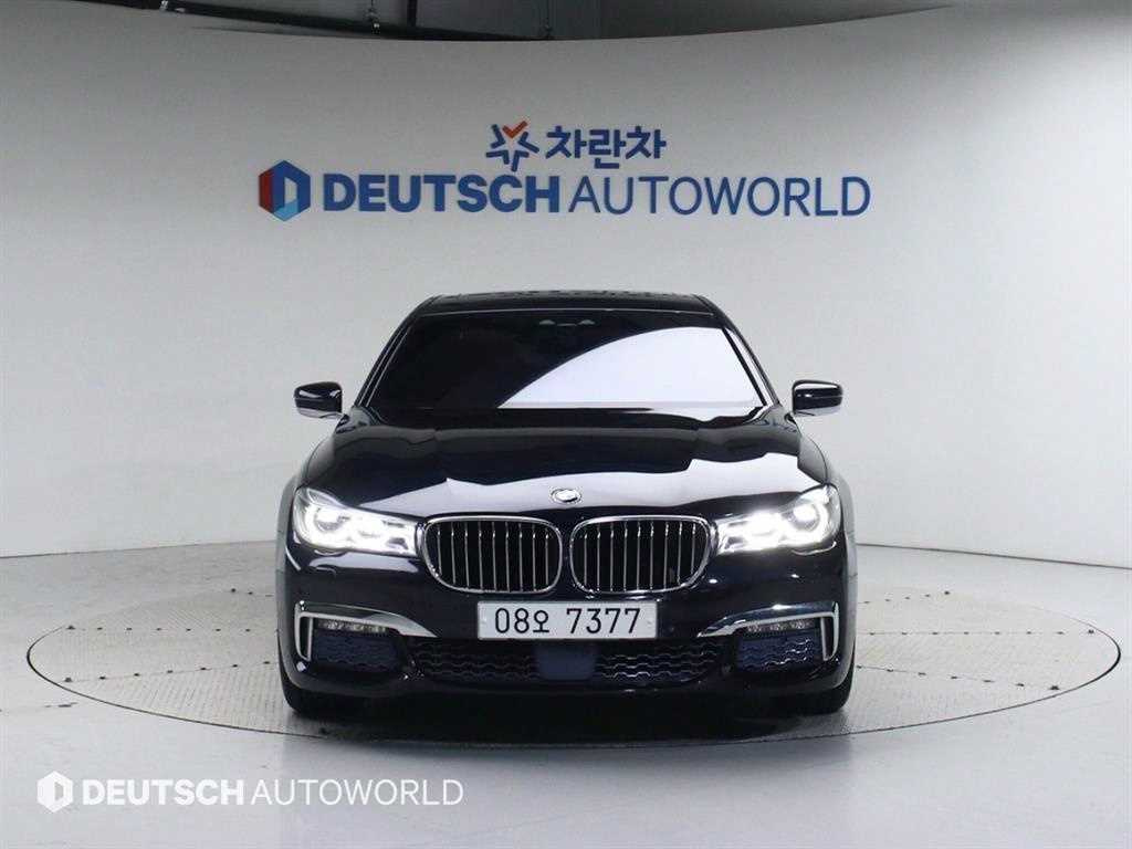 BMW 7-SERIES G11 2017
