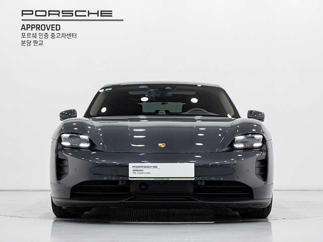 PORSCHE TAYCAN 2024