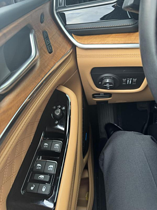 JEEP GRAND CHEROKEE WL 2023