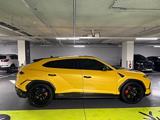 LAMBORGHINI URUS 2024