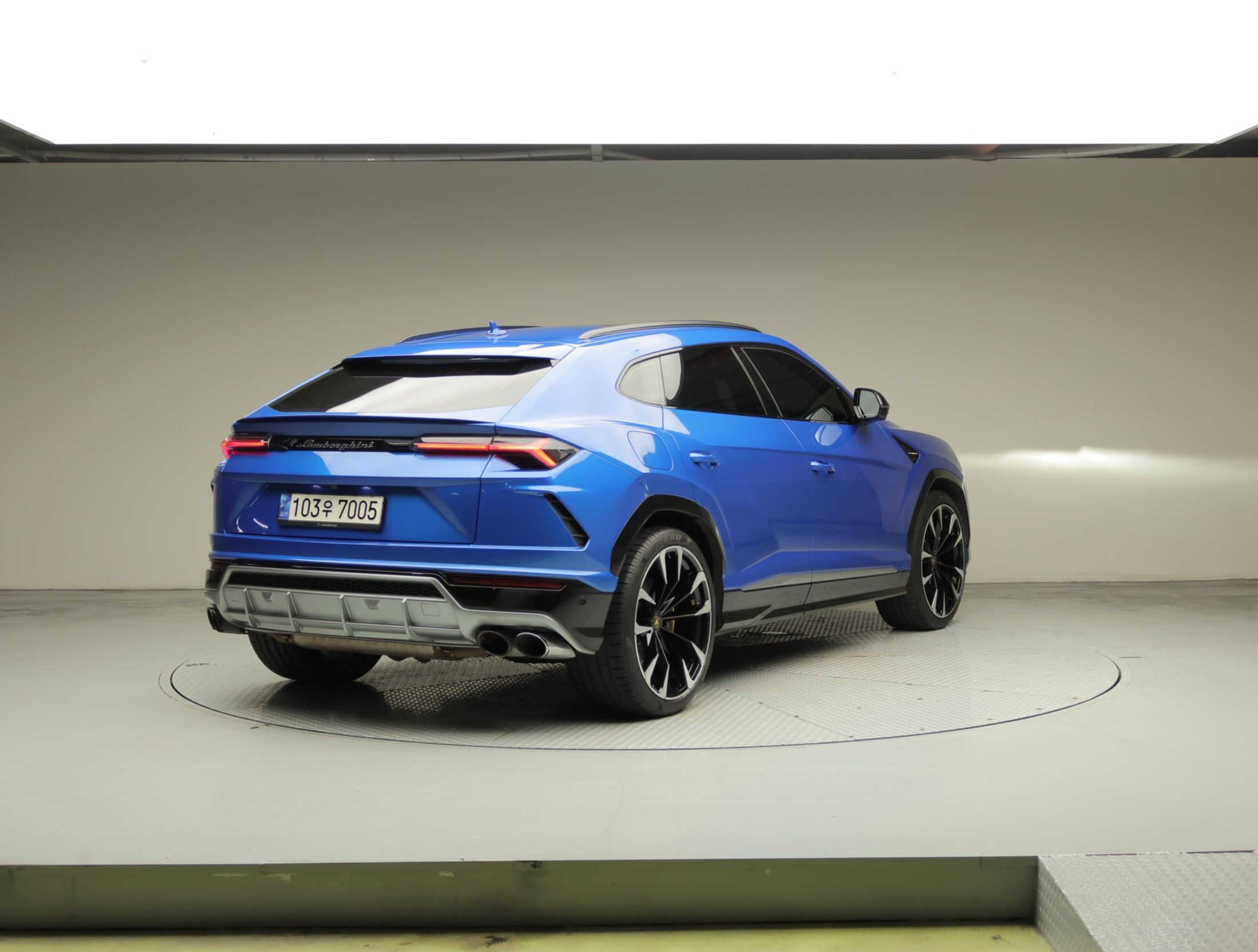 LAMBORGHINI URUS 2020