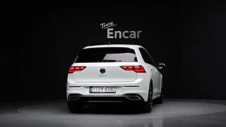 VOLKSWAGEN GOLF 2023