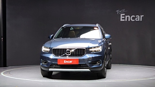 VOLVO XC40 2022